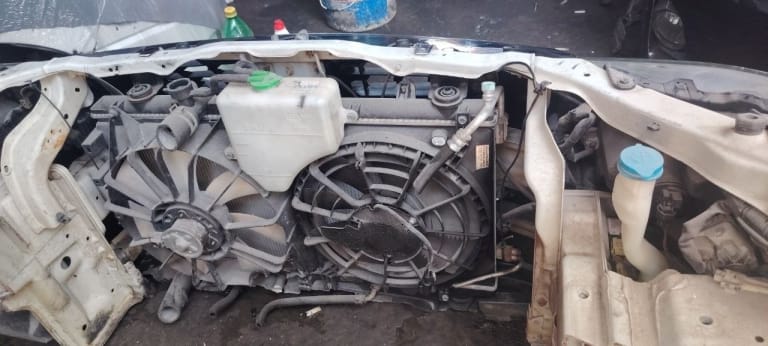 Nose cut Suzuki SX4 YC11S used in Sharjah — photo 9