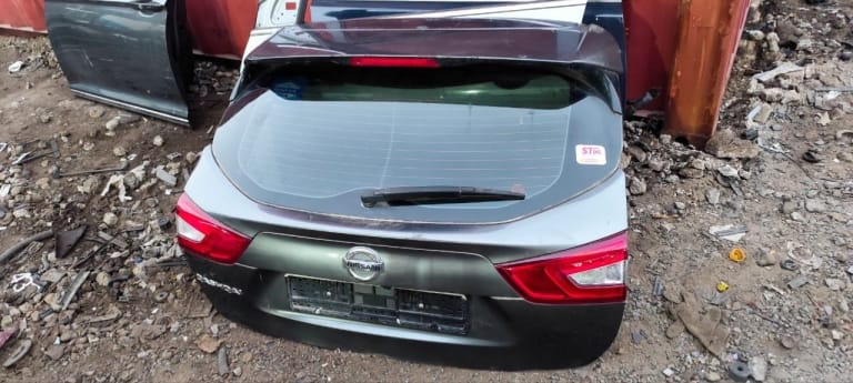 Trunk lid Nissan Qashqai used in Sharjah — photo 2