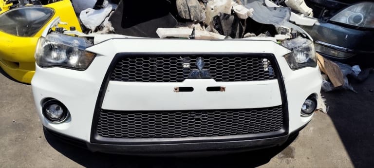 Nose cut Mitsubishi Outlander 5256A611