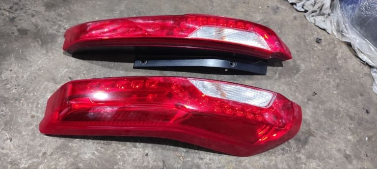 Tail lights Nissan X-Trail DNT31 NT31 QR20DE used in Sharjah — photo 2
