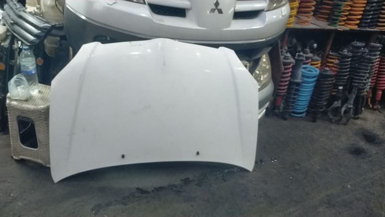 Hood Toyota Corolla Runx NZE121 1NZ-FE used in Sharjah — photo 2