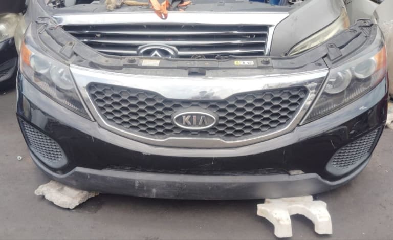 Nose cut Kia Sorento