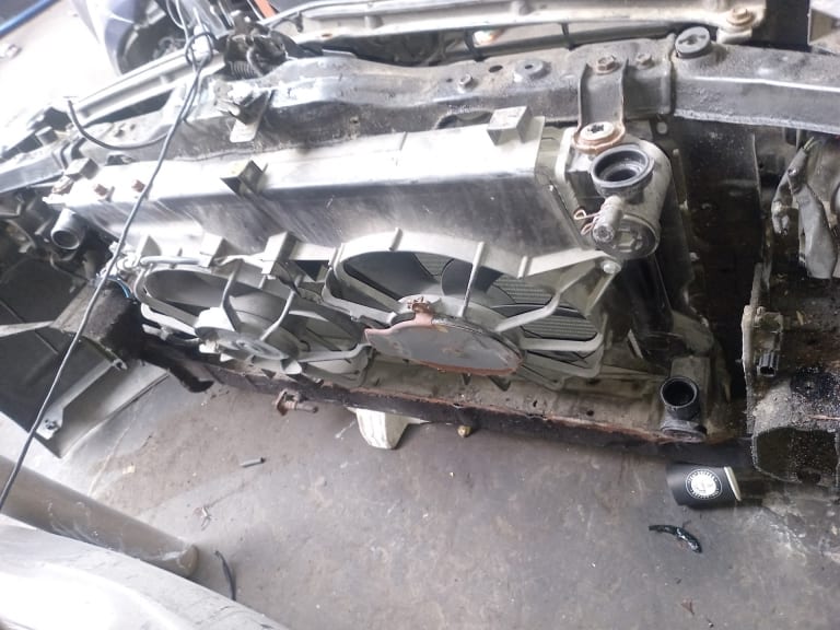 Nose cut Toyota Avensis used in Sharjah — photo 11