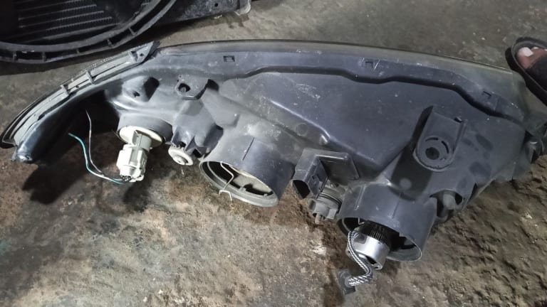 Headlights Nissan Almera used in Sharjah — photo 4