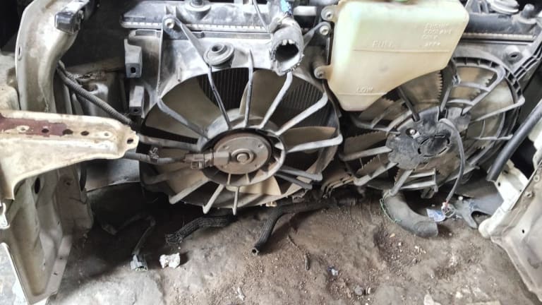 Nose cut Suzuki SX4 used in Sharjah — photo 9