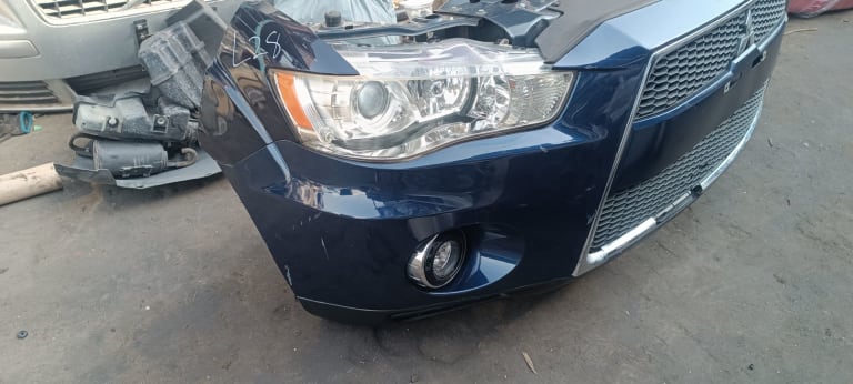 Headlights Mitsubishi Outlander used in Sharjah — photo 13