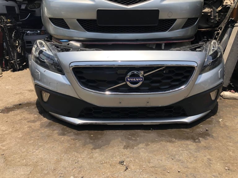Nose cut + Hood Volvo V40