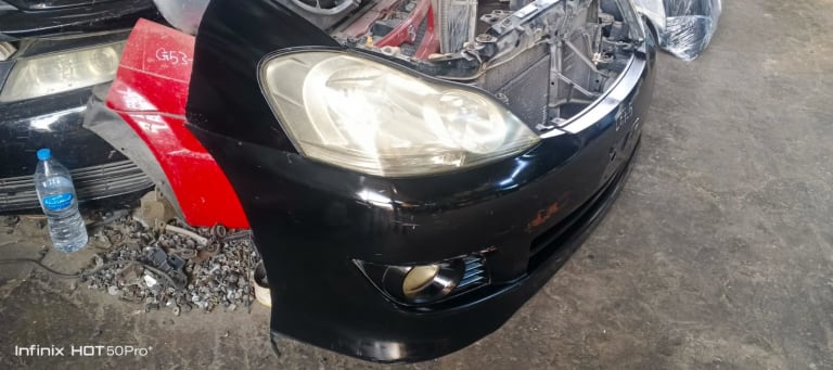 Nose cut Toyota Ipsum used in Sharjah — photo 2