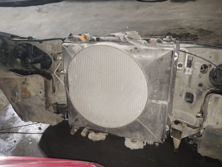 Nose cut Hyundai Terracan used in Sharjah — photo 6