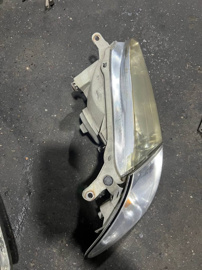 Headlights Toyota Corolla Spacio used in Sharjah — photo 4