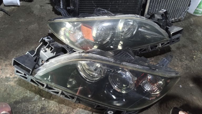 Headlights Mazda Mazda3