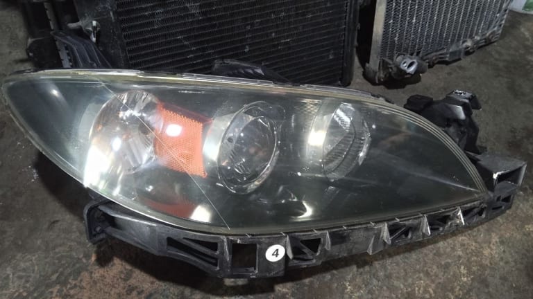 Headlights Mazda Mazda3 used in Sharjah — photo 2