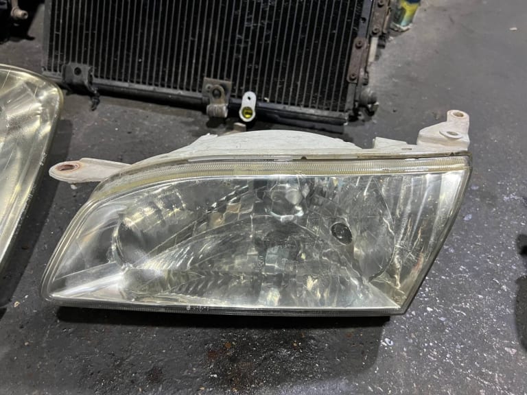 Headlights Toyota Corolla used in Sharjah — photo 2