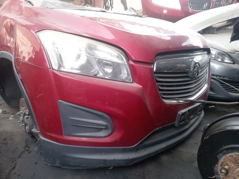 Nose cut Holden used in Sharjah — photo 2