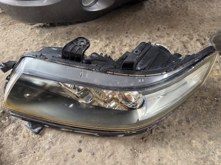 Headlights Honda Accord CL9 used in Sharjah — photo 2