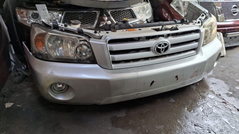 Nose cut Toyota Highlander used in Sharjah — photo 2