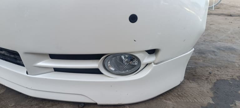 Nose cut Toyota Ipsum used in Sharjah — photo 2