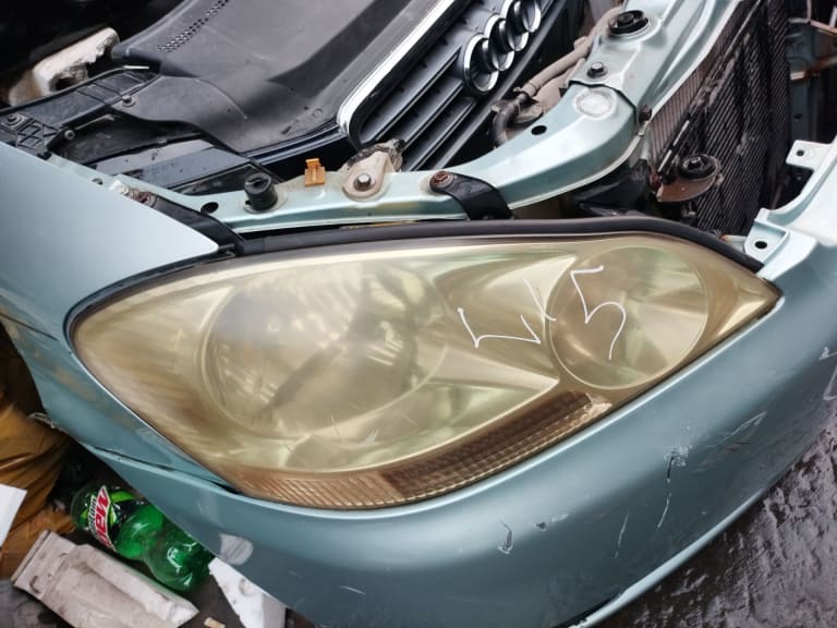 Headlights Toyota Ipsum used in Sharjah — photo 2