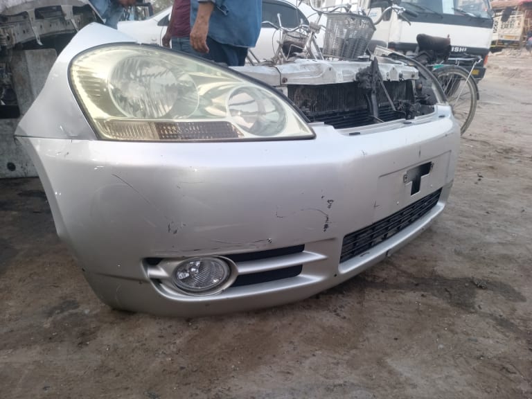 Nose cut Toyota Ipsum used in Sharjah — photo 2