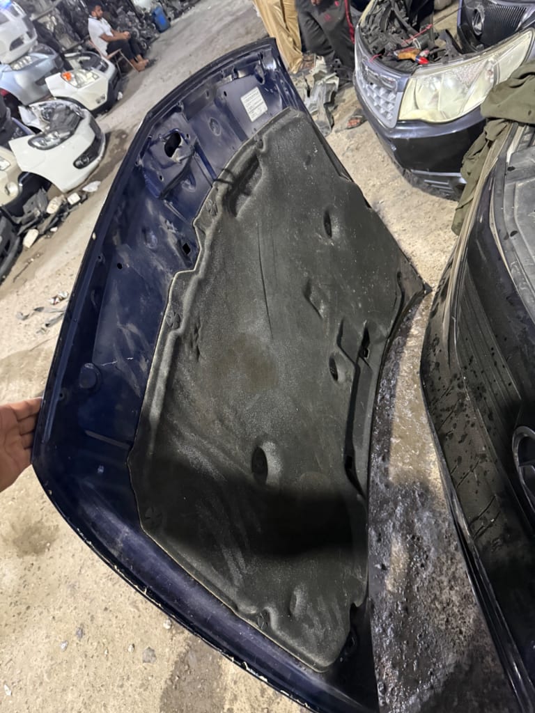 Hood Honda Accord used in Sharjah — photo 4