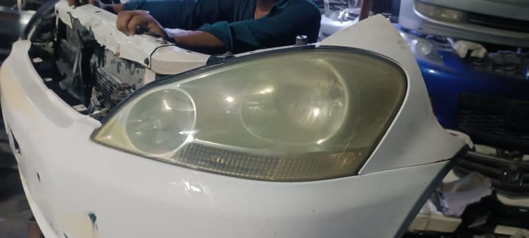 Nose cut Toyota Ipsum used in Sharjah — photo 8