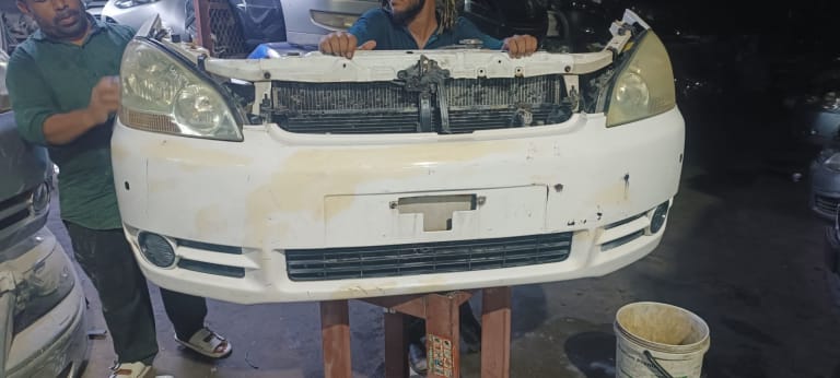 Nose cut Toyota Ipsum