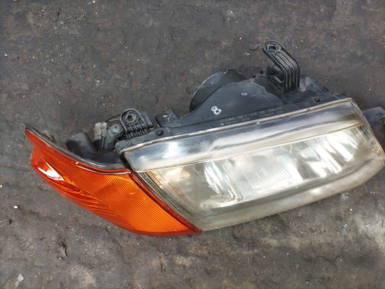 Headlights Nissan Wingroad used in Sharjah — photo 13