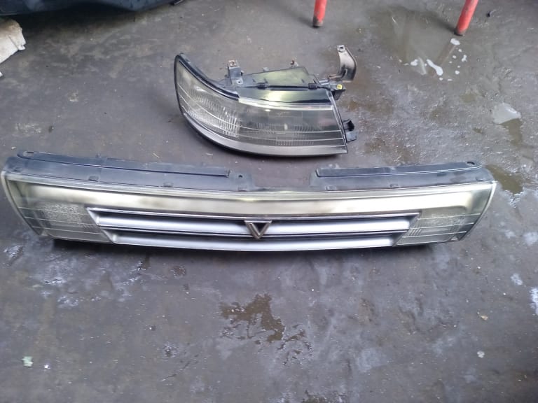 Headlights + Grille Toyota Vista CV30 SV30 SV32 SV33 SV35 3S-FE 2C-T 3C-T used in Sharjah — photo 2