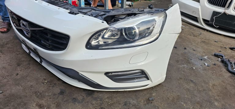 Nose cut Volvo V60 used in Sharjah — photo 2
