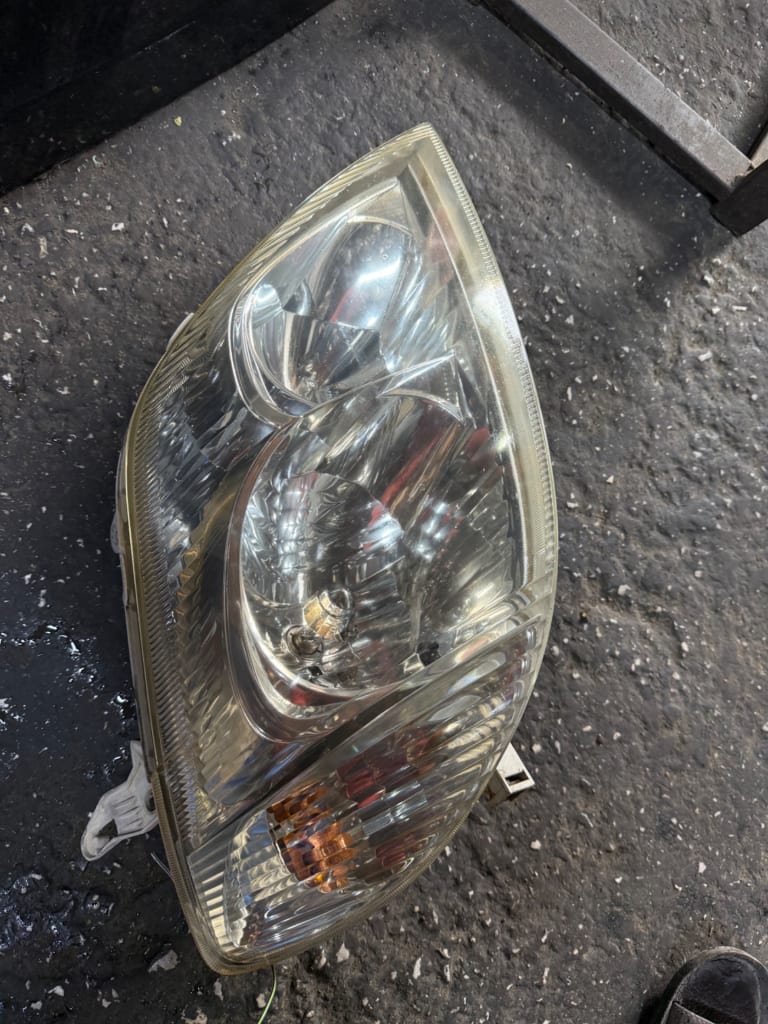 Headlights Toyota Corolla used in Sharjah — photo 2