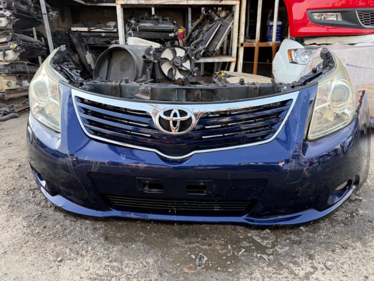 Nose cut Toyota Avensis used in Sharjah — photo 2