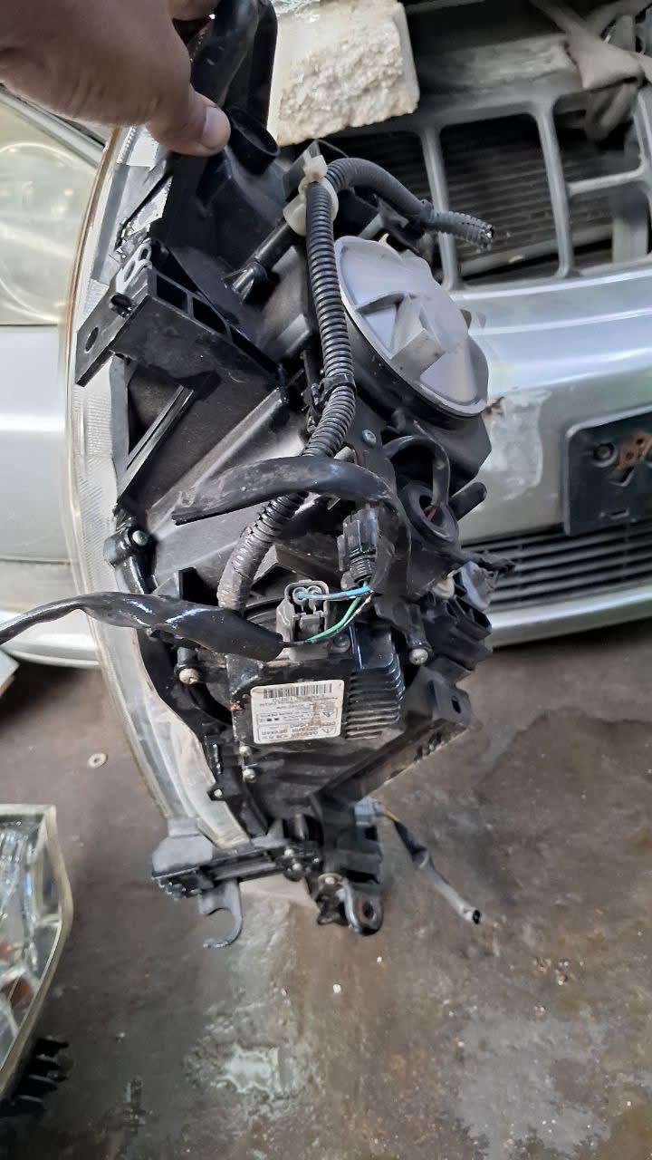 Bumper + Grille + Headlights Nissan Murano used in Sharjah — photo 14