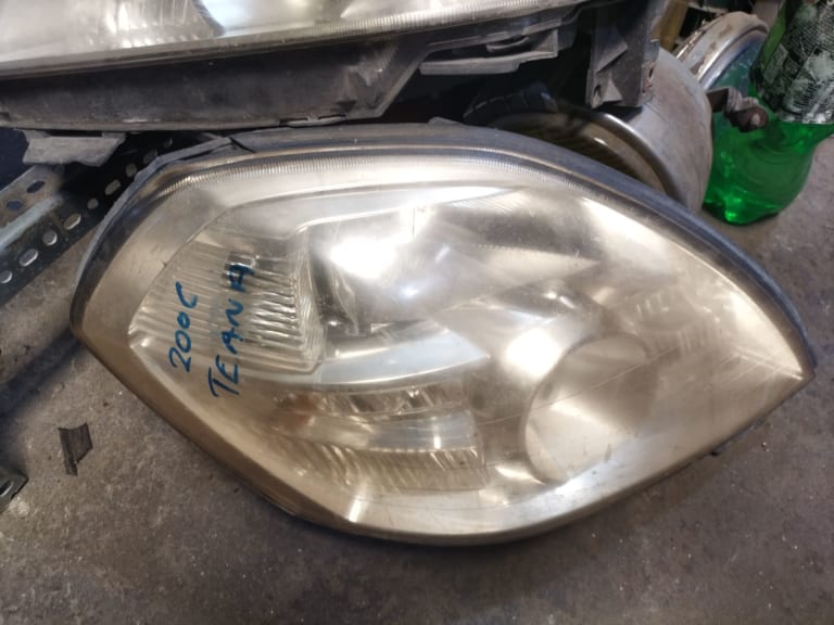 Headlights Nissan Teana J31 PJ31 TNJ31 VQ23DE used in Sharjah — photo 2