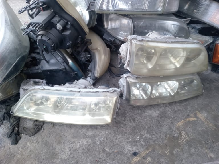 Headlights Toyota Mark II 81110-22720