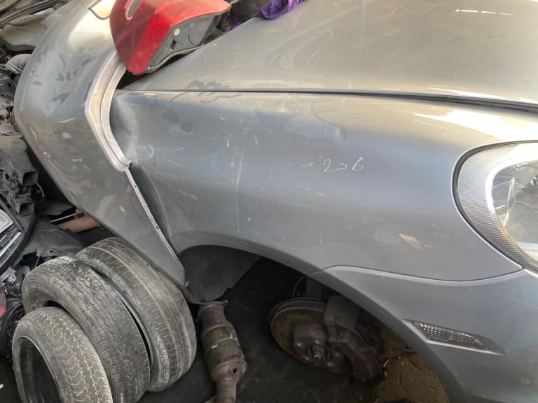 Nose cut + Hood + Fender Porsche used in Sharjah — photo 4