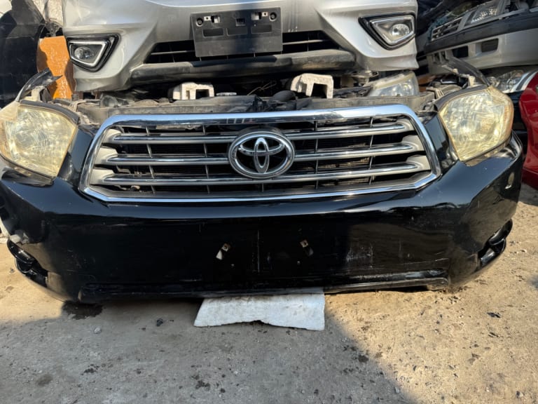 Nose cut Toyota Highlander used in Sharjah — photo 2