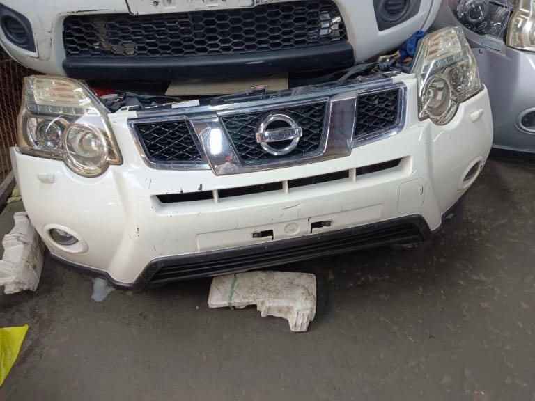 Nose cut Nissan X-Trail