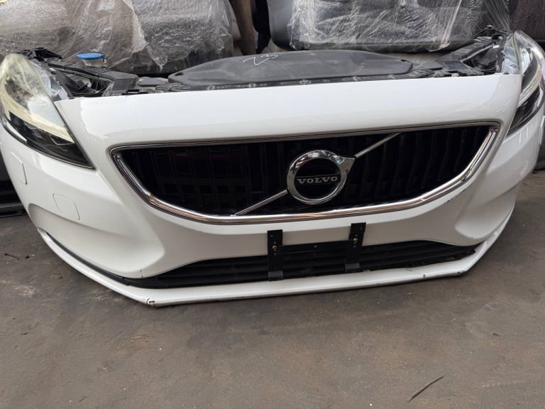 Nose cut + Hood Volvo V40