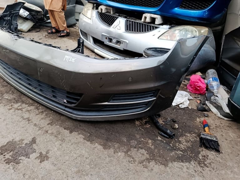 Bumper Volkswagen Golf used in Sharjah — photo 2