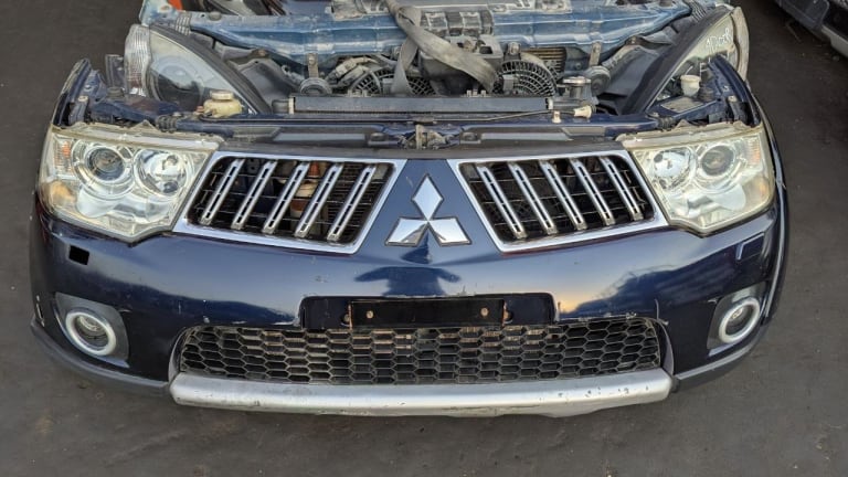 Nose cut Mitsubishi Pajero Sport 5215A254
