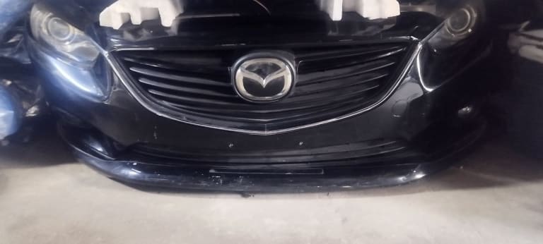 Bumper + Grille Mazda Atenza