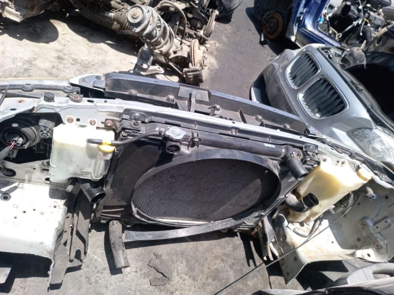 Nose cut Ford Ranger used in Sharjah — photo 5