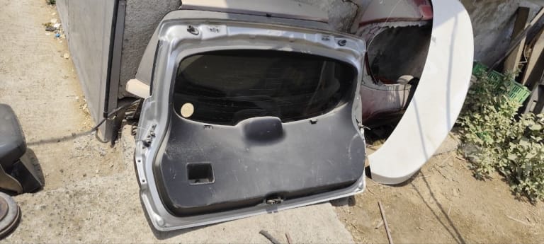 Trunk lid Nissan Dualis NJ10 J10 KJ10 KNJ10 MR20DE used in Sharjah — photo 5