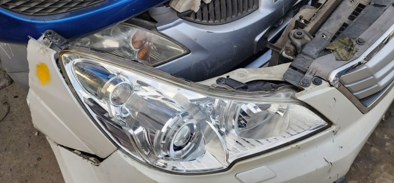 Nose cut Subaru Outback 57704AJ050
