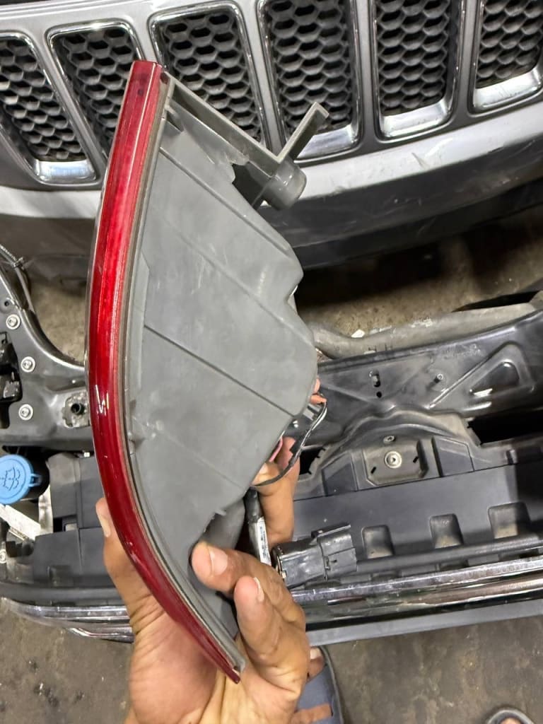 Tail lights Kia Sorento XM D4CB D4HA D4HE G4KJ G4KP G4FU G6DC used in Sharjah — photo 2