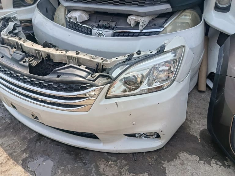 Toyota Mark X Zio used in Sharjah — photo 2