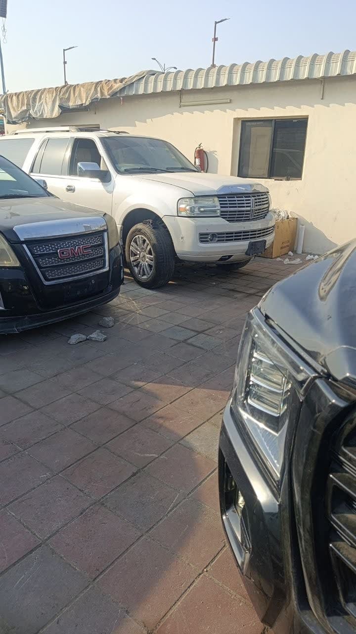 White Lincoln Navigator SUV front — grille, headlights, bumper and hood, Sharjah market