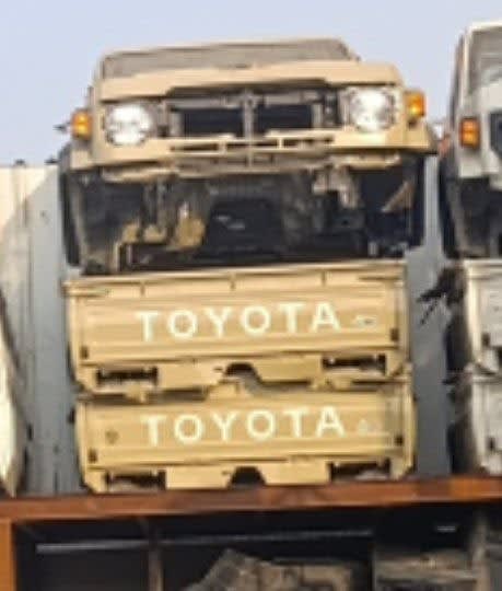 Tan Toyota Land Cruiser FJ40 front halfcut with grille, round headlights and Toyota tailgates, Sharjah market
