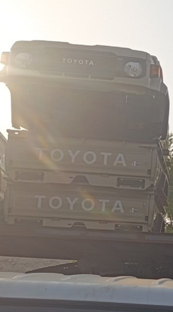 Toyota FJ Cruiser front cut — grille, round headlights and radiator support, Sharjah market