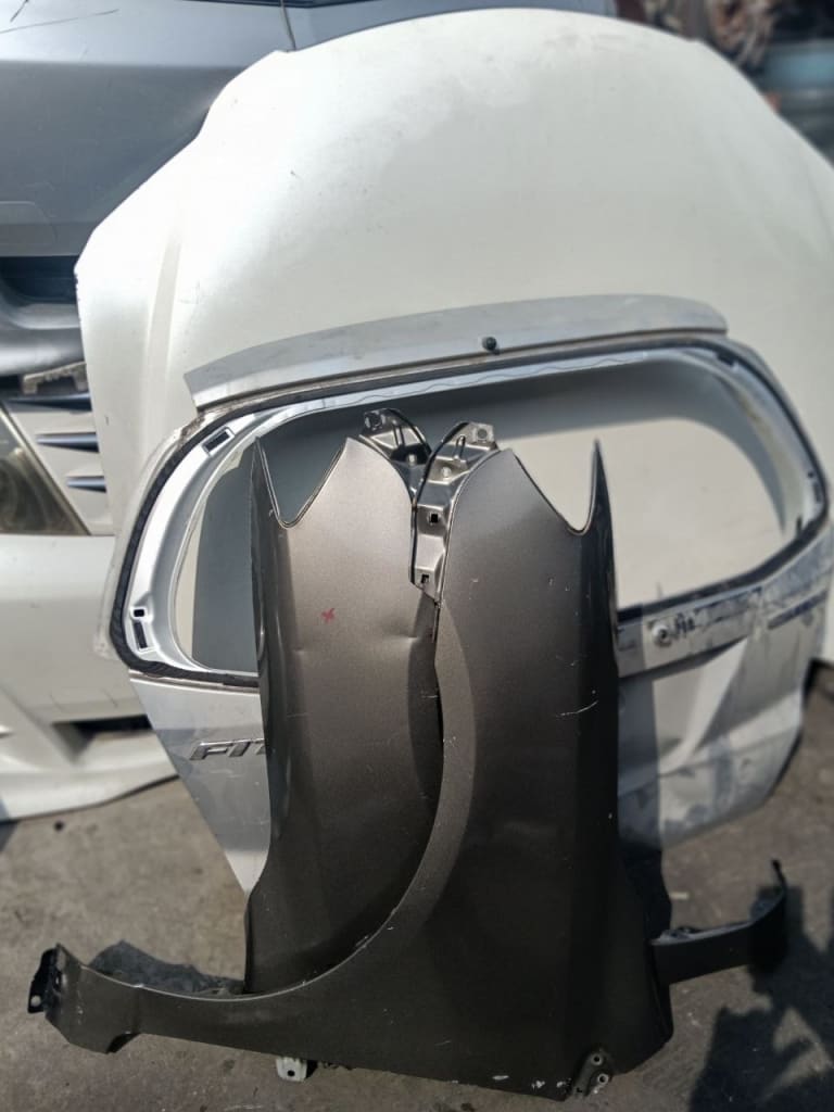 Fender Toyota Corolla Axio NZE141 NZE144 ZRE142 ZRE144 1NZ-FE 2ZR-FE used in Sharjah